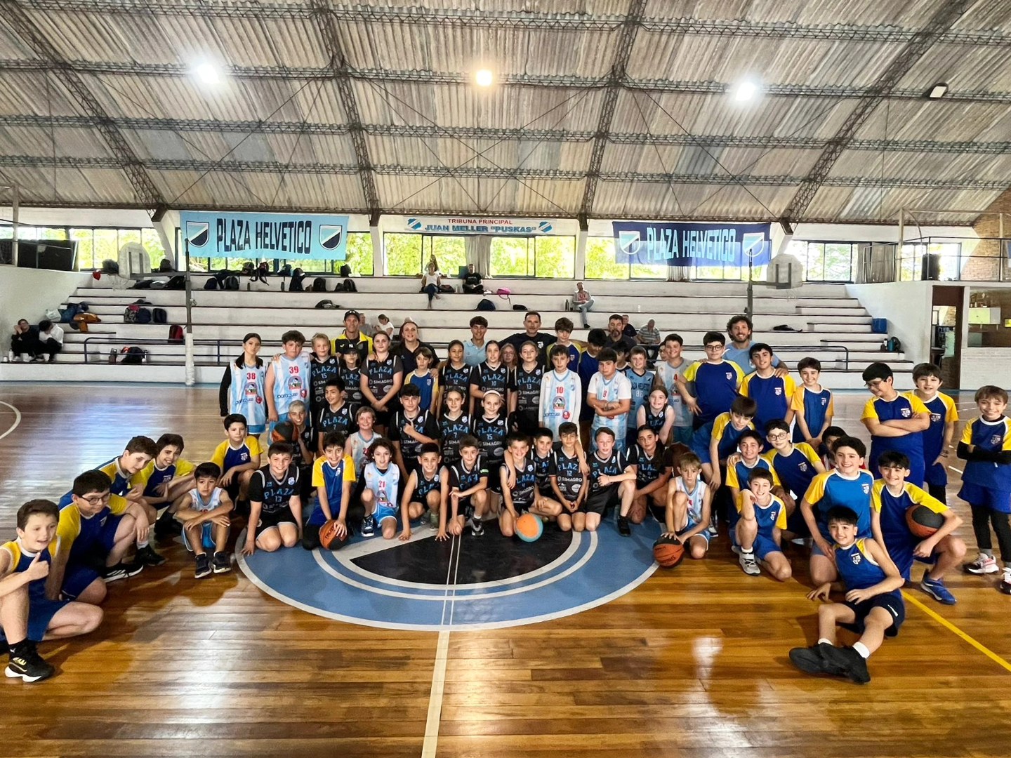 2025-11-22-EMB_Plaza_01